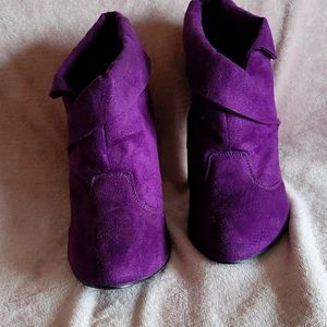 Qupid ankle boots size 10 but fits more like a 8.5-9 in purple 💜